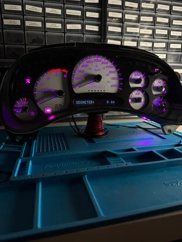 06–07 Diesel GMC Prebuilt Cluster – White Face / Purple Accent