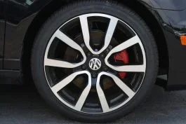 18 x 7.5 “Serron” Wheel – Black/Machined Finish